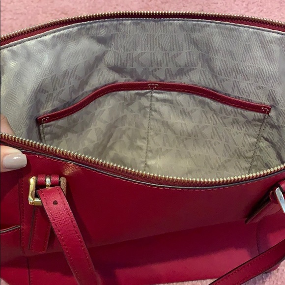 MICHAEL KORS RED HANDBAG perfect condition - Picture 4 of 4